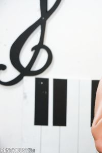 Hannah Hilton - Photo 9