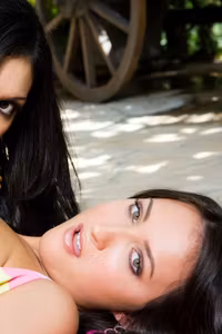 Adriana Kelly, Lizz Tayler - Photo 6