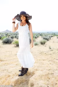 Jenna Rose - The beautiful desert rose Jenna Rose posing nude on a green blanket is indeed a welcome sight in the middle of the desolate California desert!