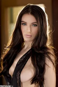 Lana Rhoades - Photo 4