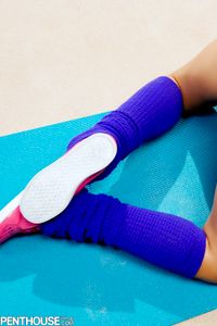 Nicole Aniston - Photo 14